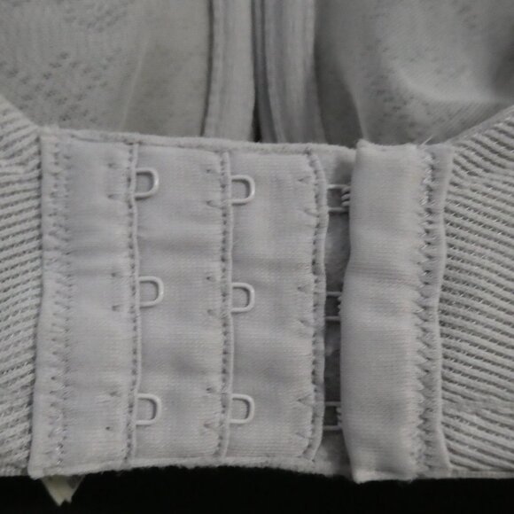 WACOAL | 40 DDD | Elegant Light Grey Lace Bra | Underwire Support | Unpadded - Picture 14 of 16